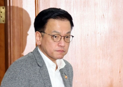 국고에 남은 돈 2조원뿐..."10조 추경 재원 대부분 국채 조달" 