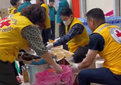 "매일 새벽에 나와" "짬 버리고 있더라"…산불 현장서 닷새째 출근하는 원희룡