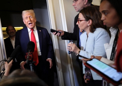 트럼프 '더 넓고 더 높은' 관세 카드 만지작…"20% 보편 관세 고려"