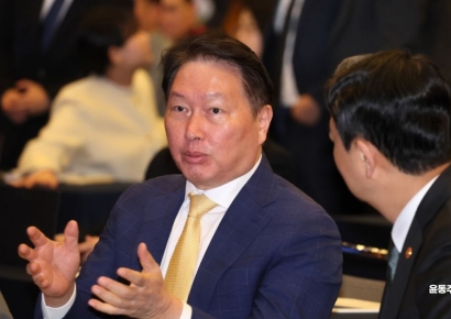 [포토] 탄소중립·에너지 세미나 참석한 최태원 회장