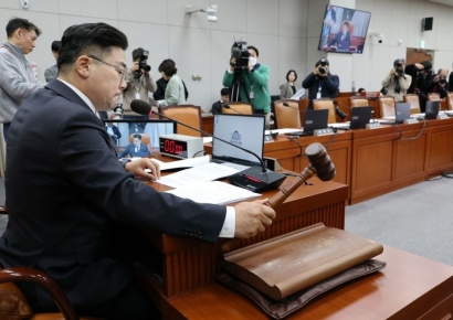 '野 주도' 국회 운영위, 3일 연속 본회의 긴급현안질의 안건 통과