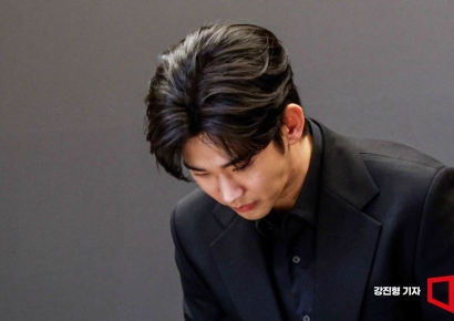 [포토] 고개 숙인 김수현