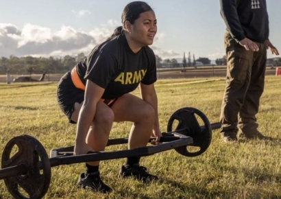 체력검정 성별 논란 번진 미군…"남녀 기준 동일해야"