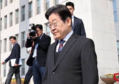 [포토] 광화문 현장 최고위 향하는 이재명 대표