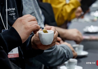 "밤마다 잠 설치는 사람 이렇게 많았나"…요즘 카페서 뜨는 의외의 메뉴