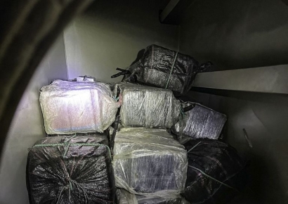 강릉 온 선박 '비밀의 방' 열었더니…1조원 상당 마약 2톤 나왔다