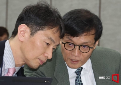 [포토] 대화하는 이창용 총재와 이복현 원장