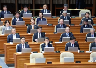 [포토] 국회 긴급현안질문 참석한 국무위원들