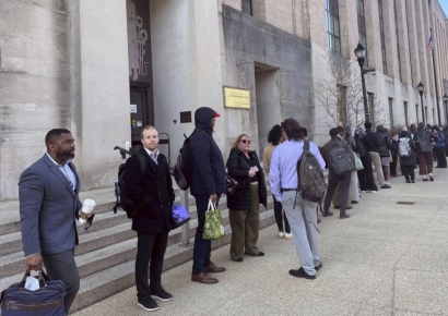 "해고되면 빨간불, 오징어게임이냐"…출근길에 잘리는 美 공무원들