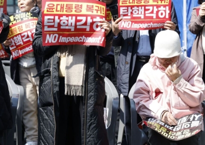 [포토] 슬픔에 잠긴 윤 대통령 지지자들