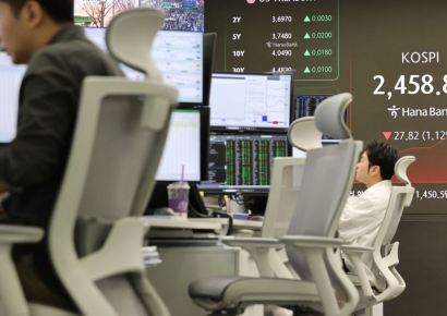 尹대통령 탄핵 인용…테마주에 코스피·코스닥 ‘출렁’