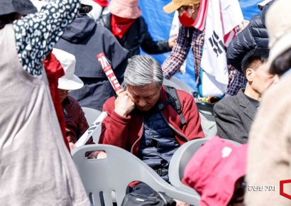 [포토] 슬픔에 잠긴 윤 대통령 지지자