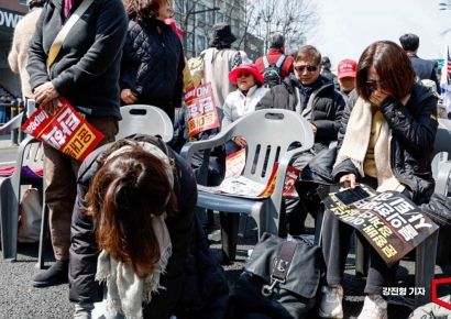[포토] 헌법재판소, 윤석열 대통령 파면, '만장일치 결론'