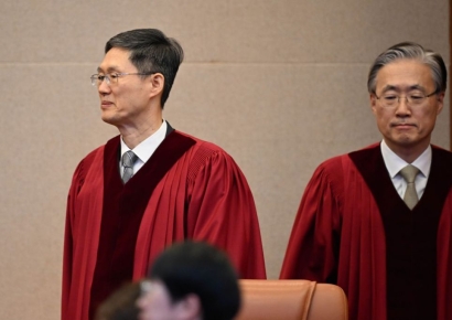 선고시작 22분만에 “파면”…숨죽이던 법정에 환호성[윤석열 파면]