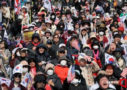 [포토] 좌절하는 윤 대통령 지지자들