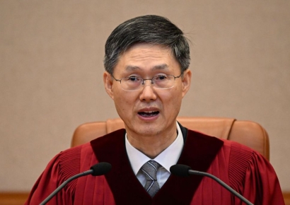 "대통령 윤석열을 파면한다"…손석희 "연습 하셨나" 문형배 대답은?