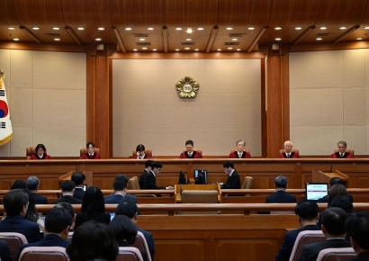 [윤석열 파면]주요 외신 '尹대통령 파면' 긴급타전…"韓민주주의 중요 순간"