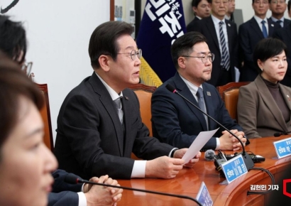 [포토] 이재명 대표 '위대한 국민이 대한민국 되찾아'