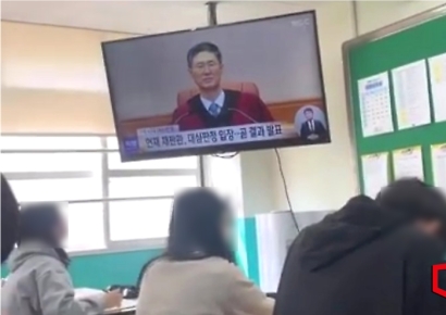 ‘충청의 아들’ 윤석열 파면에 천안·아산 시민 “나라 빨리 정상화하길”