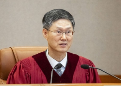 퇴임 앞둔 문형배 "비상계엄은 관용·자제를 뛰어넘은 것"…대학서 특강 