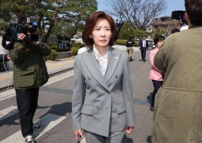 [윤석열 파면]尹, 관저에서 나경원 만나…"어려운 시기에 역할 고맙다"