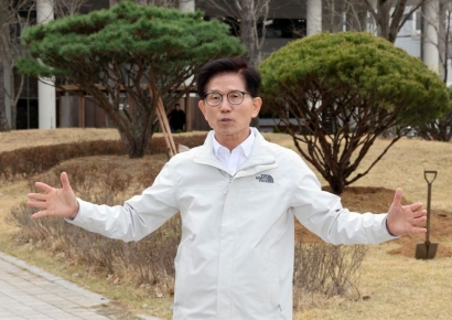 김문수 "몇 명이 '배신'해 尹 탄핵" 대선 출마 시사