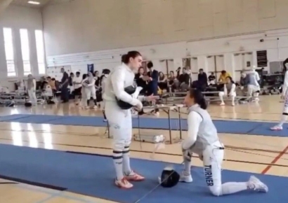 "여성 선수가 항의하면 이런 일"…경기 포기한 펜싱선수 블랙카드 논란