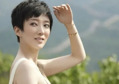 여배우가 '볼일'도 차안에서 해결…4살 딸 교육에 열 올리는 '홍콩 도치맘' 