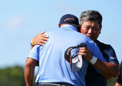 맏형 최경주, 시니어 투어 2타 차 준우승