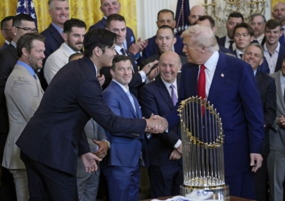 트럼프, 다저스 한국계 에드먼에 "재능 많아"…오타니엔 "영화배우"