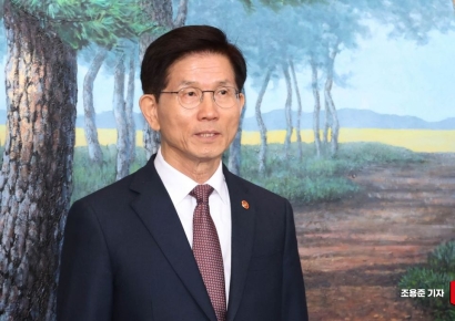 [포토] 조기대선 출마에 대해 밝히는 김문수 장관