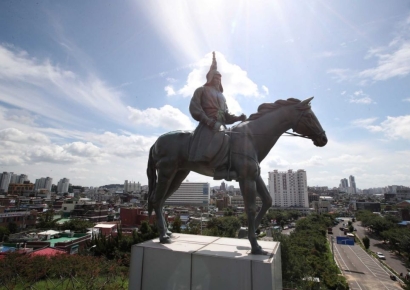 수억 들어갔는데... "안 닮았다" "왜 세웠나" 동상이몽을 어쩌나[동상리포트]