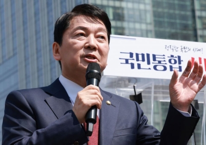 '출마 선언' 안철수 손가락에 적힌 '여섯 글자' 뭐지?…논란에 해명 