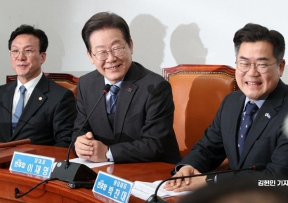 [포토] 이재명 "위대한 국민 여정 함께 하겠다" 당대표직 사퇴