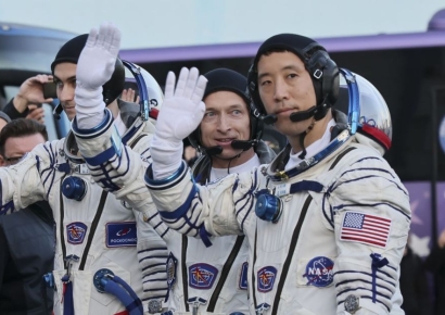 "엄마가 알면 큰 일"…해군·의사·우주인 3관왕 조니 김에 美도 감탄