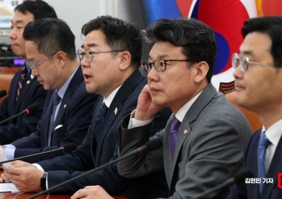 [포토] 박찬대, 한덕수 출마설에 "헛된 꿈 깨라…내란대행 책임 물을 것"