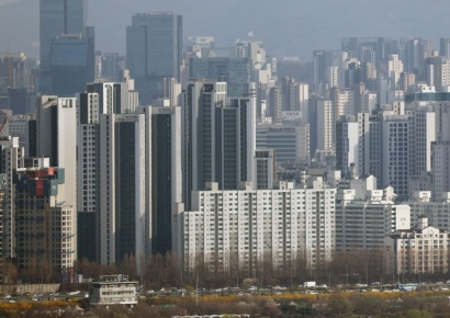 '재건축 테마주' 된 아파트, 서울 집값 끌어올려…지방은 52주째 하락