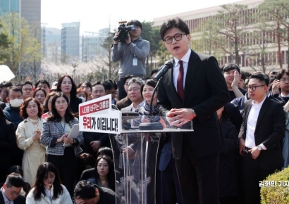 [포토] 한동훈, 대선 출마 선언…"적대적 공생 구시대 정치 끝내겠다"