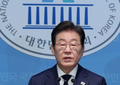 [포토] 이재명 "대한민국, 전세계 주목 '퍼스트 무버'로 거듭날 것"