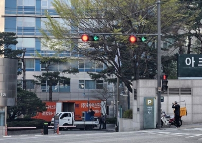 [포토] 이사짐 차량 도착한 아크로비스타