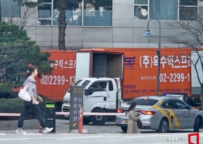[포토] 아크로비스타 도착한 이사짐 차량