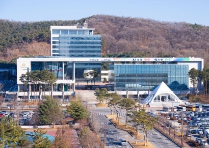 '빵의 도시'라면서…시멘트 분진 날리는데 빵 만들다 걸린 천안 유명 빵집