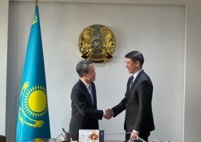 "성장동력 직접 챙긴다"…진옥동 신한금융 회장, 중앙아시아行