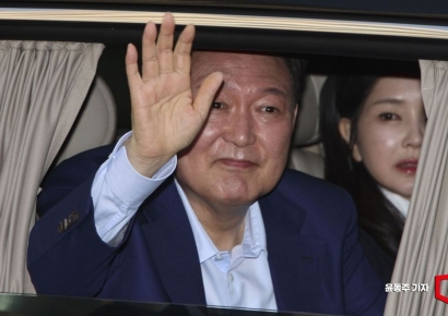 피고인석 앉은 尹 모습 공개된다…재판부 "국민 알권리 고려해 촬영 허가"