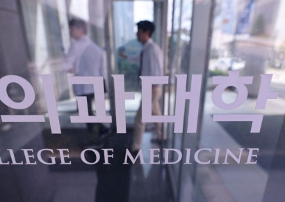 [단독]9개 국립 의대, 수업 참여 한 자리…의대 정원은 '동결' 분위기