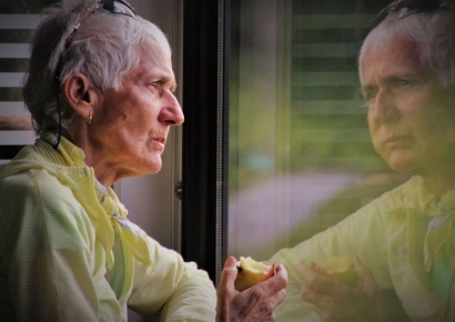 "혼자 살면 결혼한 사람보다 치매 위험 낮아"…기존 연구 뒤집혔다