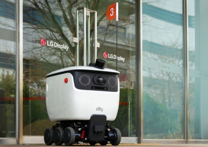 로봇이 회사로 커피 배달을…LG디스플레이, 韓최초 산업단지 로봇 배달 서비스 도입