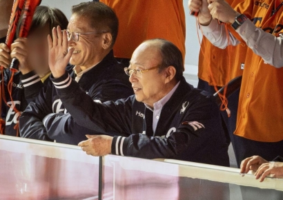 김승연 회장, 한화 이글스 홈구장 방문… "팬들 성원 보답하자"