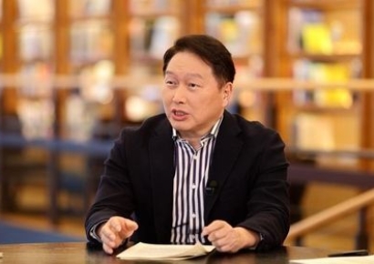 최태원 "사회 문제 풀 새 접근 필요…메가 샌드박스로 규제 유예해야"