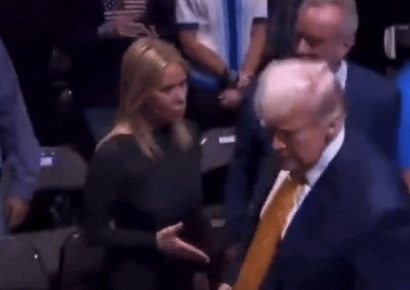 장관 배우자 얼굴만 보고 '악수 패싱'…트럼프 행동에 당황한 영화배우